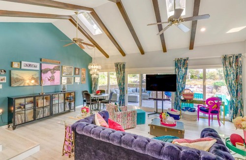 Oak Ridge House | Colorful Austin Home with Covered Patio and Gas Grill!
