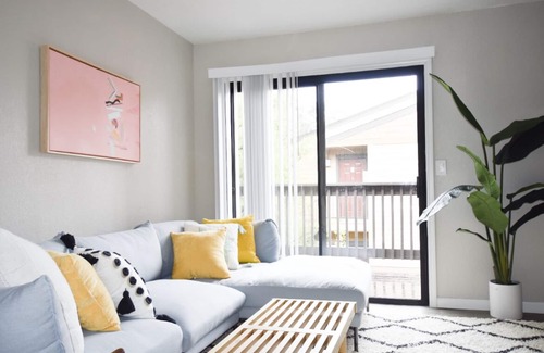 Sacramento Apartment | Colorful & Cozy King & Queen Suite