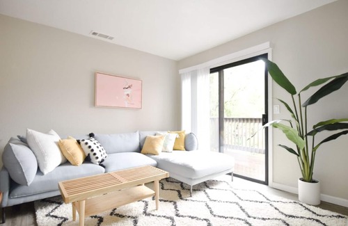 Sacramento Apartment | Colorful & Cozy King & Queen Suite