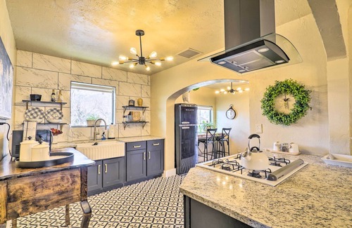 El Paso House | Colorful El Paso Home w/Deck & Mtn Views!