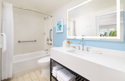 New Town Hotel | Colorful Key West Escape | Pools, Food Trucks, Karaoke Night & Free Shuttle