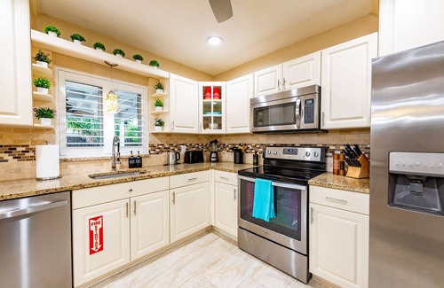 Survey Creek House | Colorful Oasis ~ Pool ~ Game Room ~ Ping Pong ~ Basketball Court ~ Grill & More
