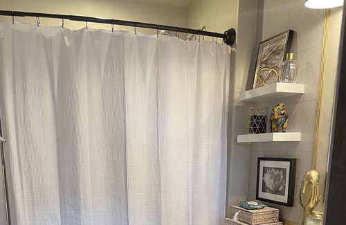 Bozeman House | Colorful One Bedroom in Bozeman