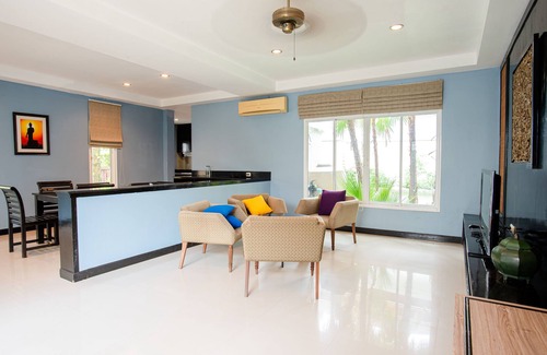 Thep Kasattri Hotel | Colorful Pool Villa