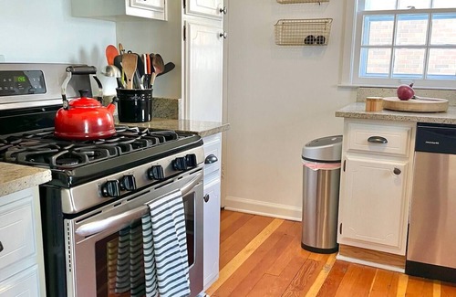 Waveland Park House | Colorful & Quiet 3-Bedroom Charmer near Downtown