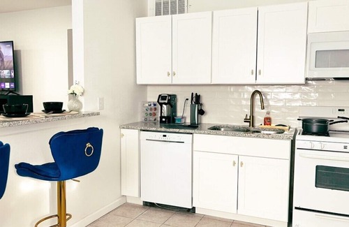 Sunrise Acres House | Colorful Relaxation Luxe family - Extended Stay