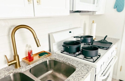 Sunrise Acres House | Colorful Relaxation Luxe family - Extended Stay