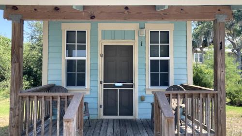 Braden River House | Colorful Waterfront Cabin Rentals on the Braden River near Sarasota, Florida