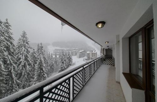 Pamporovo Apartment | Colors of Nature in Stylish Flat in Pamporovo by Flat Mаnager