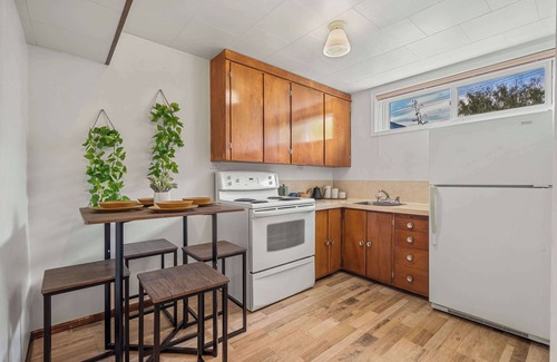 Drumheller House | Colour | Family-Friendly | Near Dinosaur & Museum
