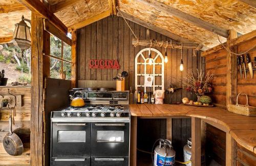 Leona Valley House | Colourful Vintage Camper for California Glamping Stays in Palmdale
