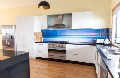 Kilcunda House | Colours By The Sea Spacious Ocean Front Home: Wheelchair & Pet-Friendly, Fireplace 10 minutes to Phillip Island