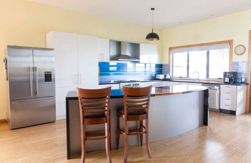 Kilcunda House | Colours By The Sea Spacious Ocean Front Home: Wheelchair & Pet-Friendly, Fireplace 10 minutes to Phillip Island