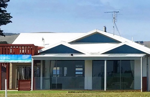 Kilcunda House | Colours By The Sea Spacious Ocean Front Home: Wheelchair & Pet-Friendly, Fireplace 10 minutes to Phillip Island