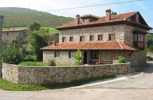 Los Tojos Cottage | Colsa apartments for 3 people