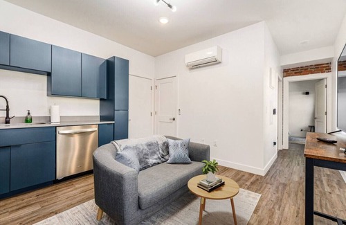 Downtown Columbus Apartment | Columbus Gem with Pool Table! Pets Welcome!
