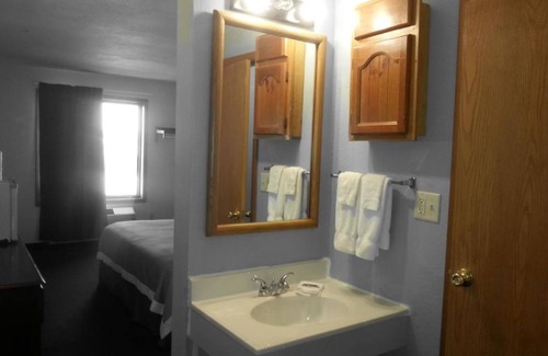 Columbus Junction Hotel | Columbus Motel