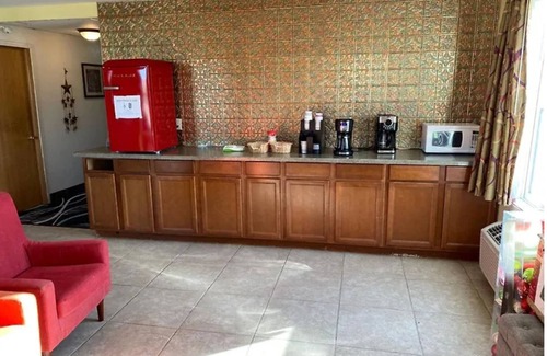 Columbus Junction Hotel | Columbus Motel