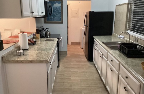 Cockburn Town Condo | Colwins #4 For Families/Couples/Singles Sleeps 4
