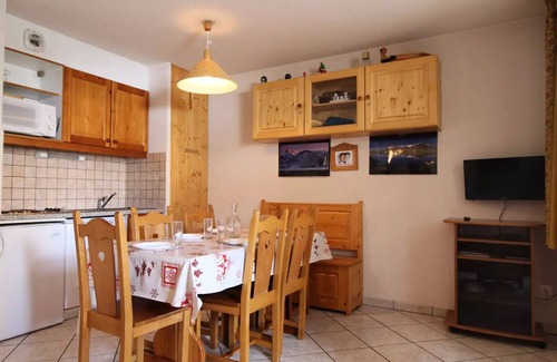 Aussois Apartment | COM301M :Ferienwohnung in ruhiger Lage in der Nähe von kostenlosen Shuttles und Schwimmbad