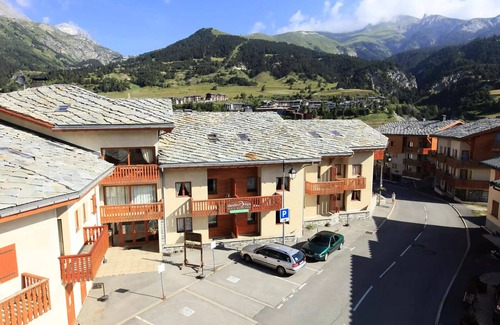 Aussois Apartment | COM301M :Ferienwohnung in ruhiger Lage in der Nähe von kostenlosen Shuttles und Schwimmbad