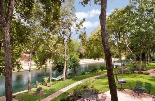 New Braunfels House | Comal River Access - Modern Cottage on The Comal – Walk to Everything!