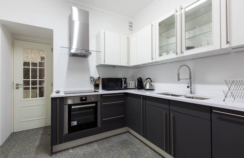 Santa Catarina Apartment | Combro - Spacious T2 in the heart of Lisbon!