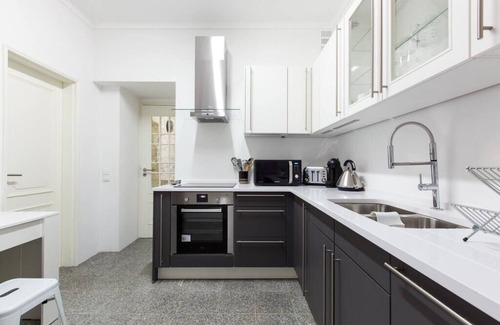 Santa Catarina Apartment | Combro - Spacious T2 in the heart of Lisbon!