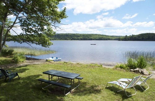 Waldoboro House | Come and relax in Mid Coast Maine. We are child and pet friendly.