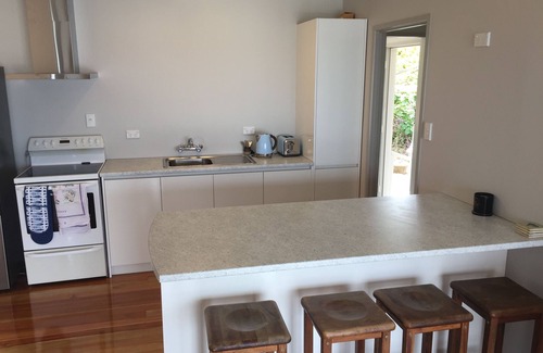 Whangarei Heads House | Come and Relax @ Rose's Retreat (with WIFI)