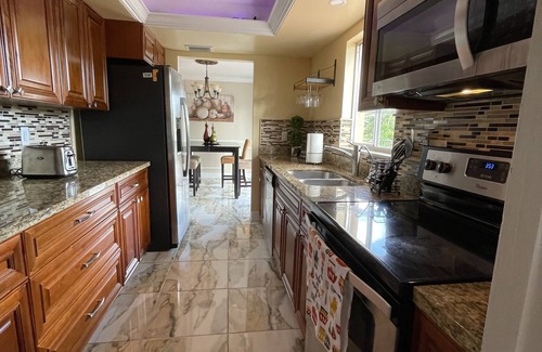San Carlos Park House | Come and Relax with your whole family at the sunshine state .