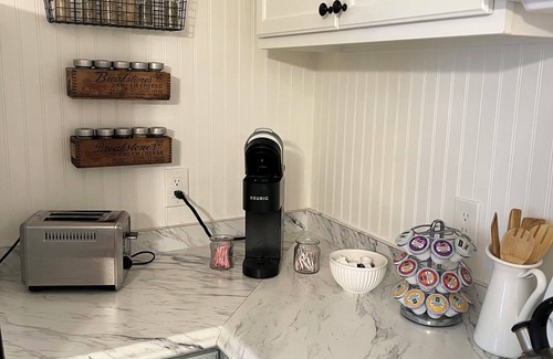 Billings House | Come and stay at Emerald Cottage, your mini home away from home.