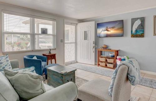Hudson House | Come and stay where the Dolphins' Play
