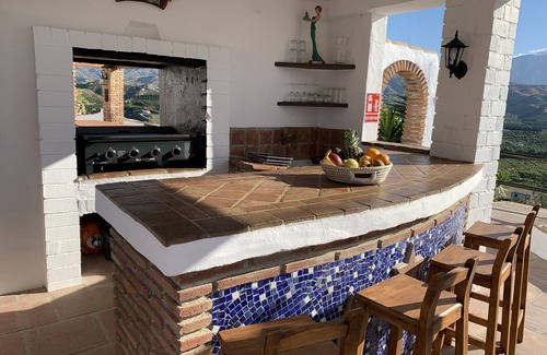 Benamocarra Apartment | Come en enjoy your holidays in a country house close to Torre del Mar.