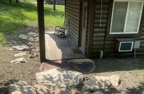 Gallatin Cabin | Come enjoy nature in our luxury studio cabins in Gallatin Missouri