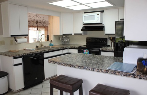 Spring Hill House | Come Enjoy Sea-renity @ Hernando Beach!