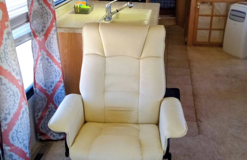 Sierra Blanca House | Come enjoy the mountain views. Peace and quietness in this beautiful RV