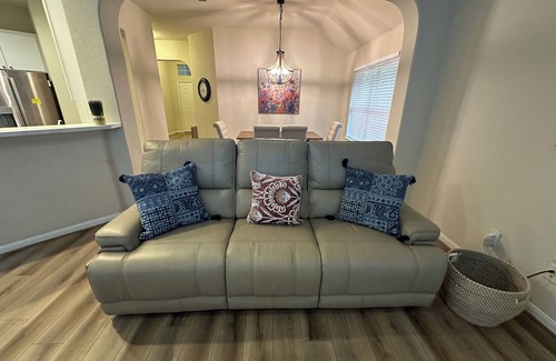 College Park House | Come enjoy what The Woodlands has to offer in our updated 3 bedroom home.