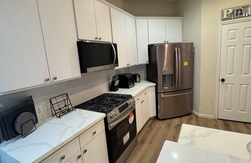 College Park House | Come enjoy what The Woodlands has to offer in our updated 3 bedroom home.