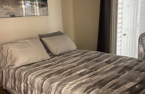 Drayton Plains House | Come Escape In this Cozy Luxury Townhouse