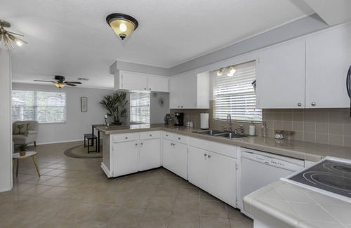 Tarpon Springs House | Come explore beautiful, historic Tarpon Springs on the sunny Florida Gulf Coast!