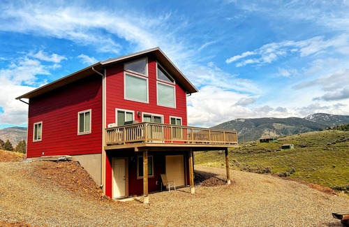 Salmon Cabin | Come make a new tradition for your family.