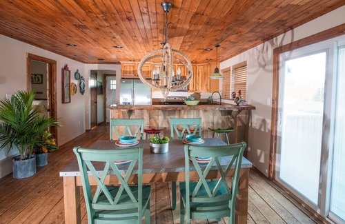 Leicester Cottage | Come pet the farm animals and enjoy mountain views