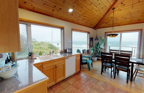 Gleneden Beach House | Come relax and enjoy the views of this peaceful, pet friendly, oceanfront home!