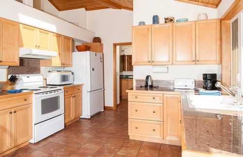 Gleneden Beach House | Come relax and enjoy the views of this peaceful, pet friendly, oceanfront home!