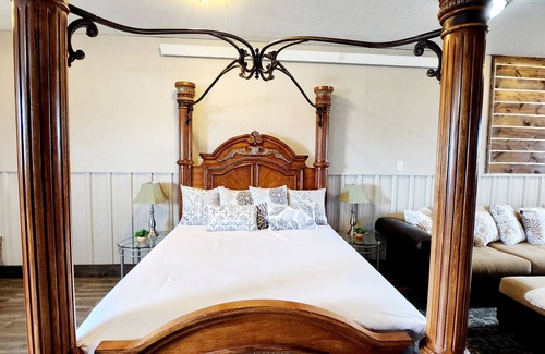 Hermosa Apartment | Come relax at the Hot Tub Highland Hideaway