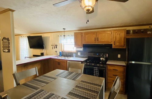 Benton House | Come relax at this beautiful 2 br 1b on KY LAKE
