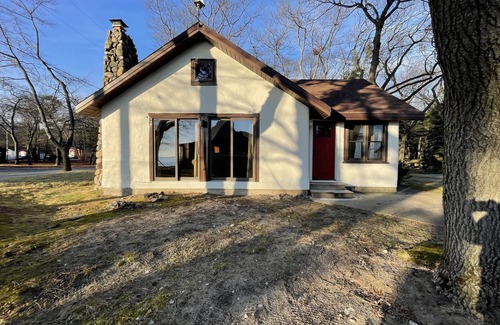 Northeastern Michigan Cabin | Come relax at this peaceful, rustic cabin on the shores of Lake Huron.