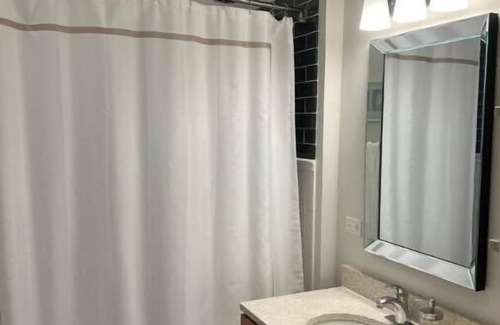 Kimball Apartment | Come rest your tired Chicago traveling feet in this comfy inner city home!