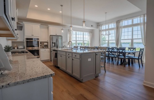 Delavan House | Come stay at Harbor Court for amazing lake views!